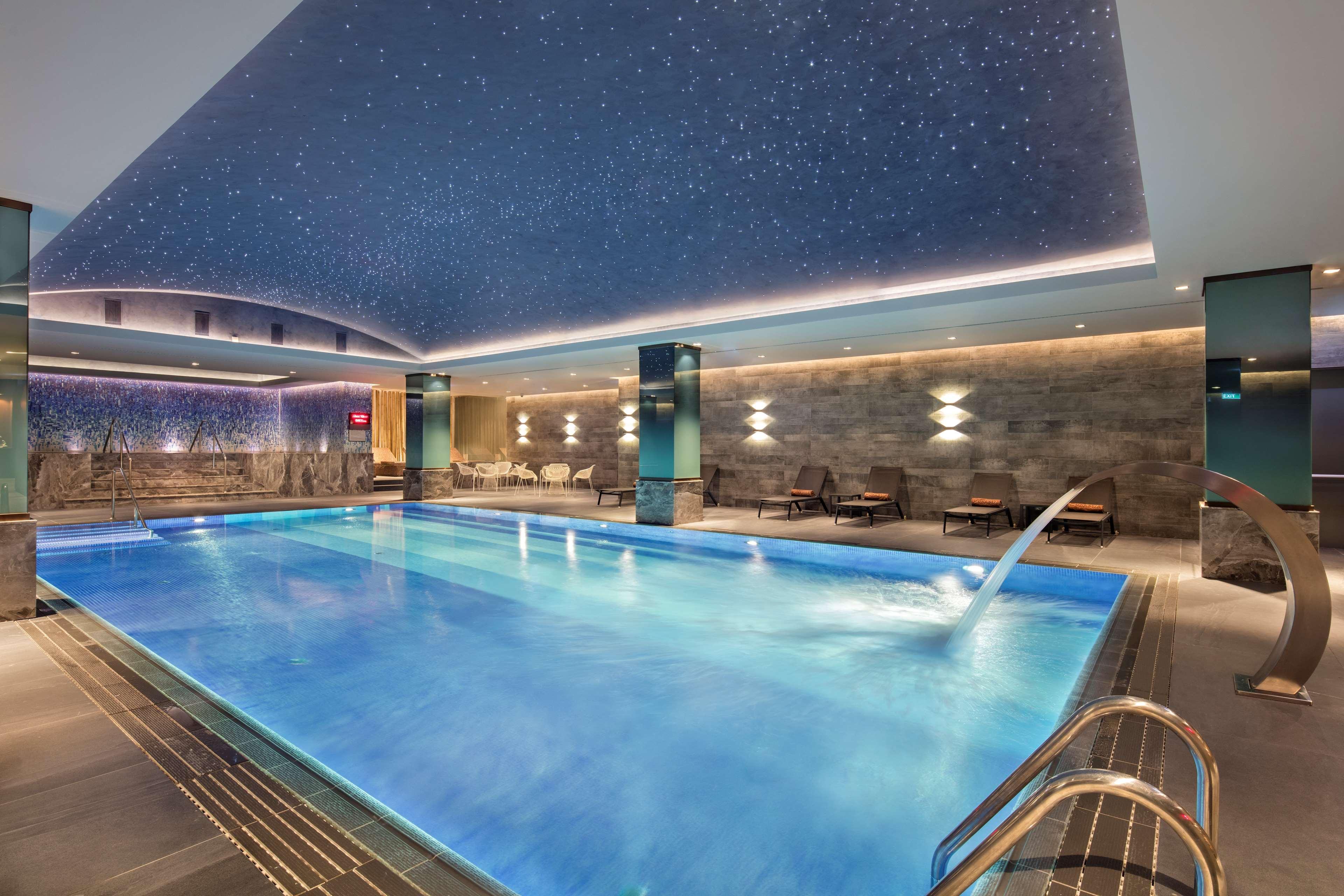 Hotel Doubletree By Hilton Skopje Extérieur photo The pool at the hotel