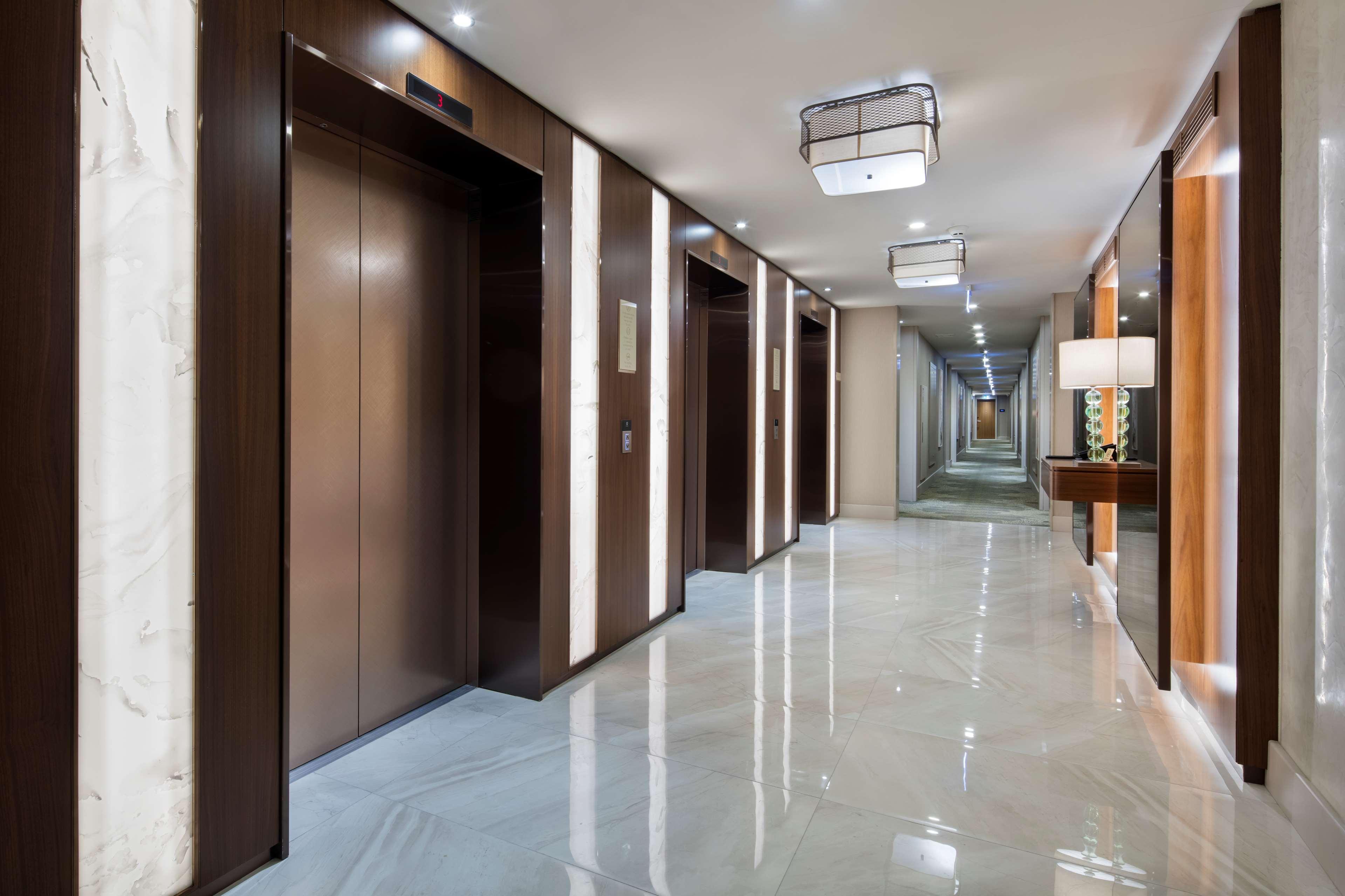 Hotel Doubletree By Hilton Skopje Extérieur photo Elevators at the Ritz-Carlton, Boston