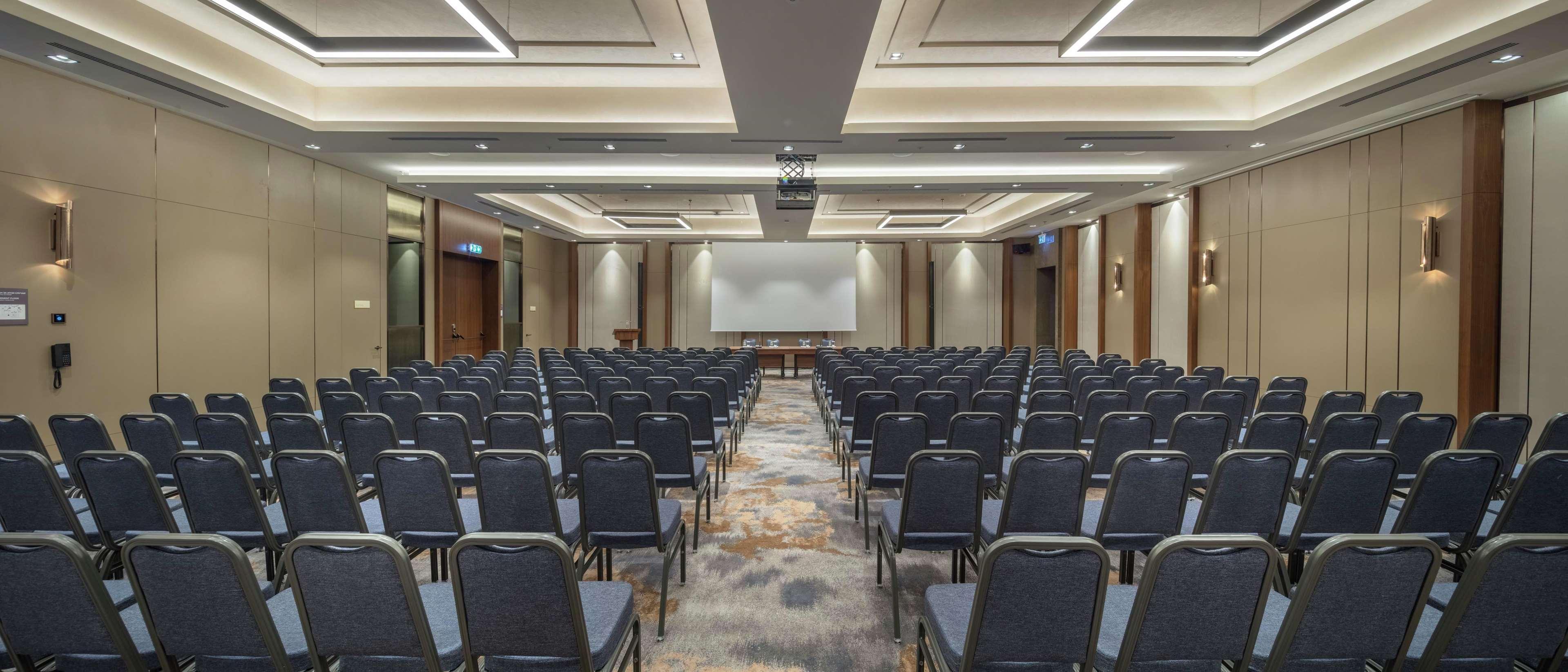 Hotel Doubletree By Hilton Skopje Extérieur photo The ballroom