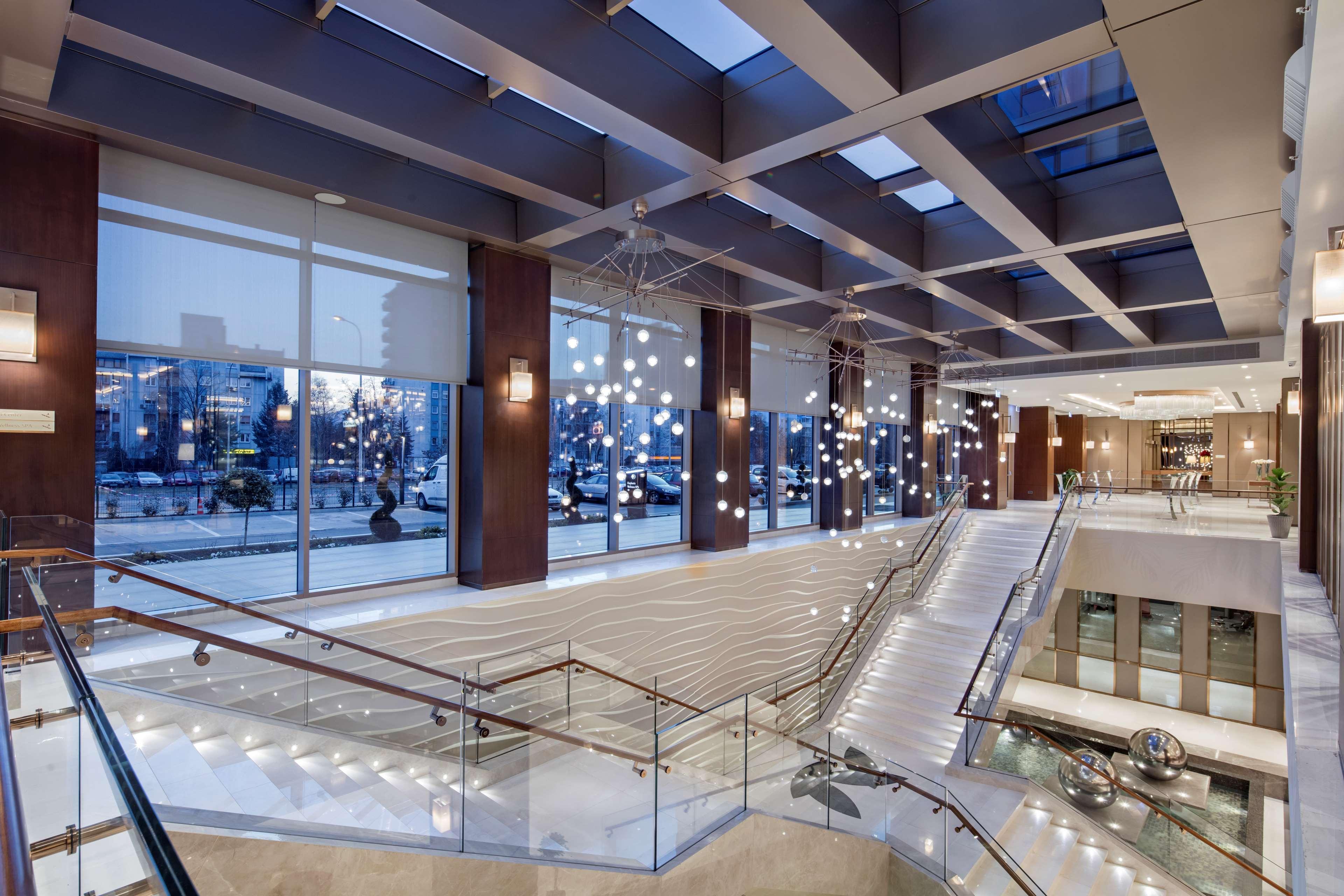 Hotel Doubletree By Hilton Skopje Extérieur photo The interior of the hotel