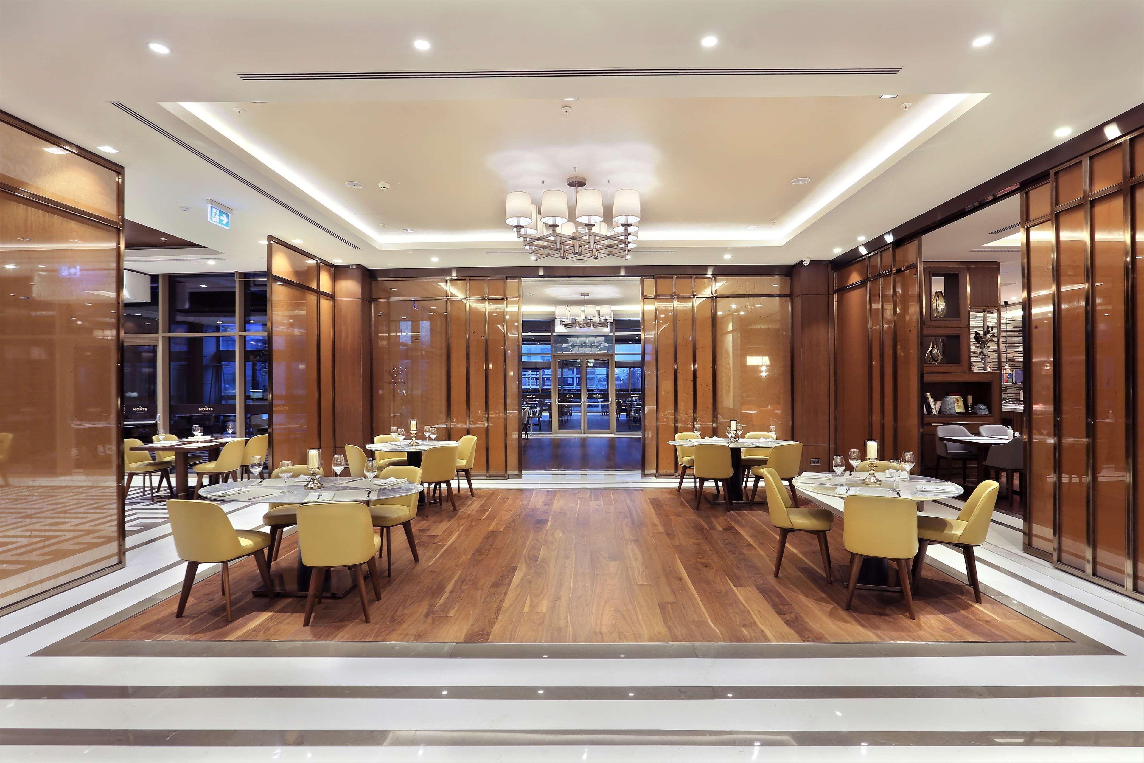 Hotel Doubletree By Hilton Skopje Extérieur photo The restaurant