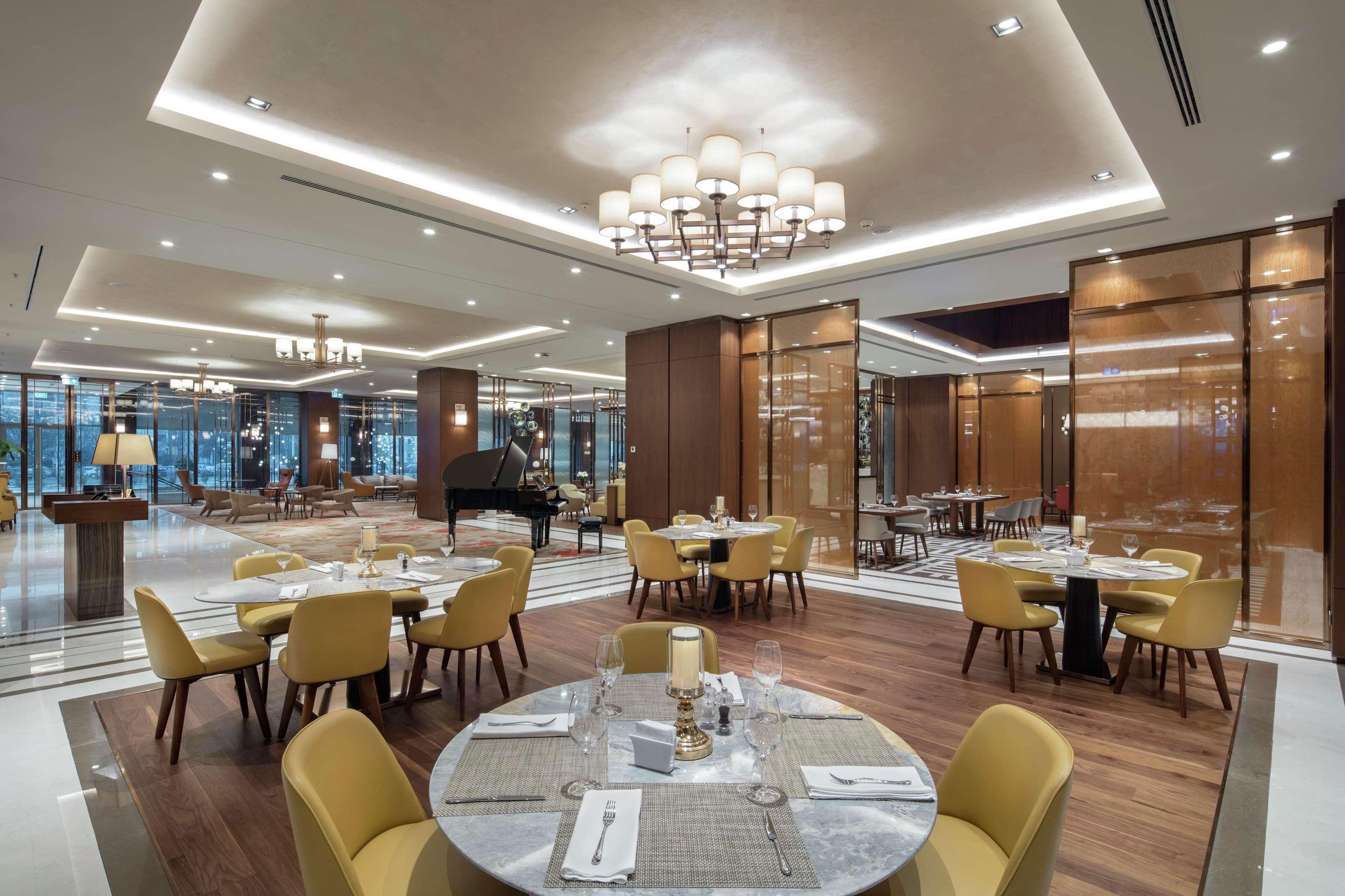 Hotel Doubletree By Hilton Skopje Extérieur photo The restaurant