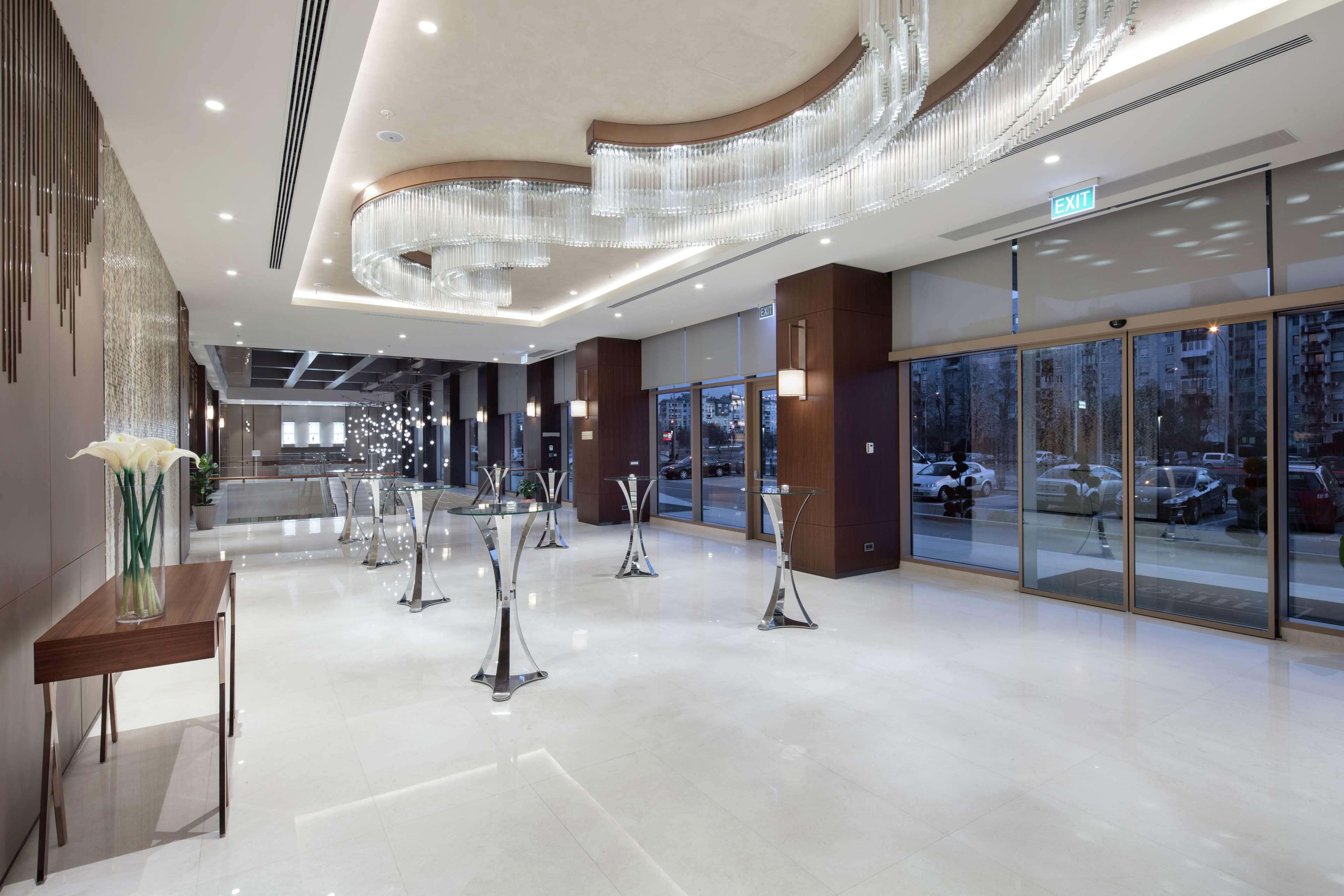 Hotel Doubletree By Hilton Skopje Extérieur photo Lobby