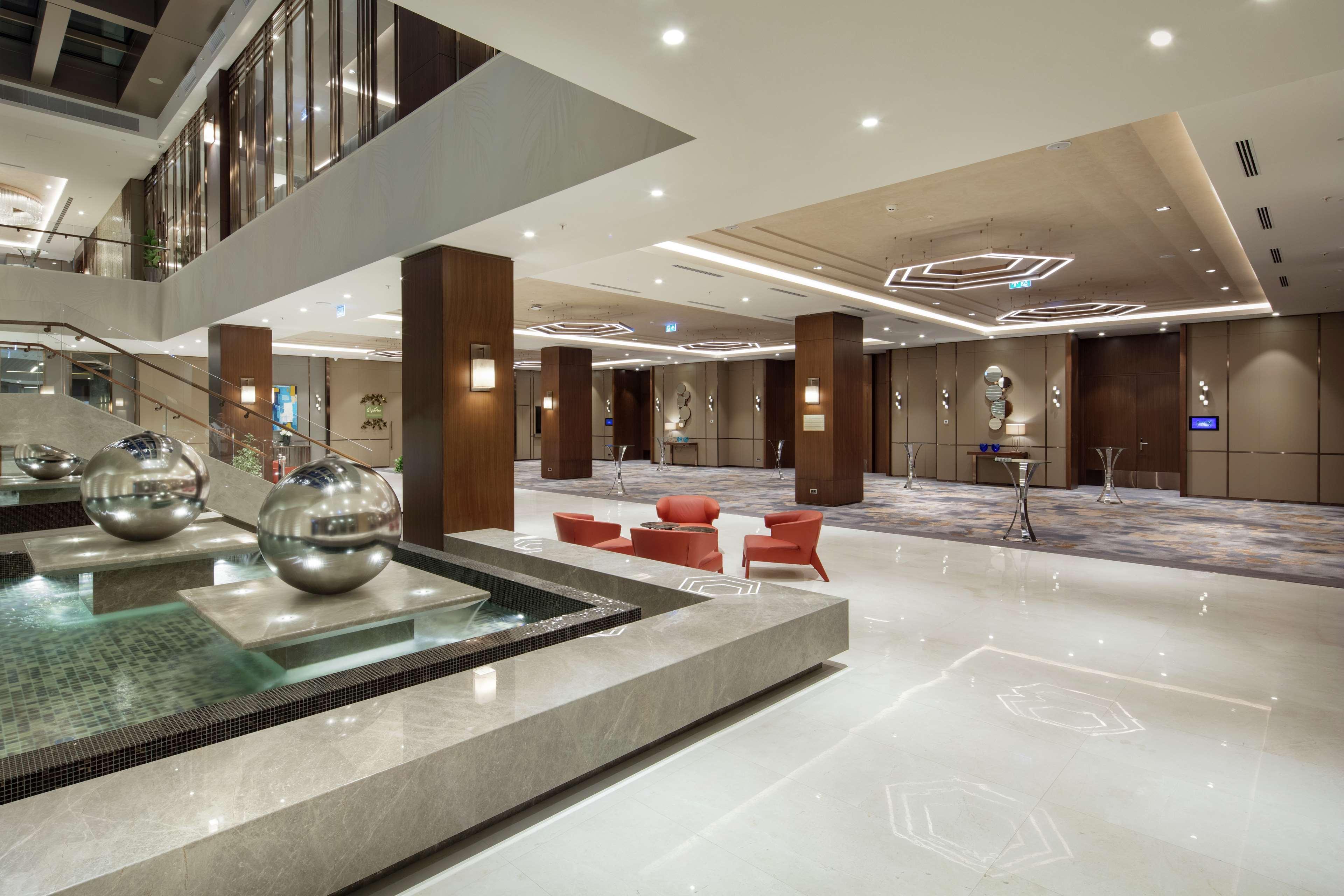 Hotel Doubletree By Hilton Skopje Extérieur photo The lobby of the hotel