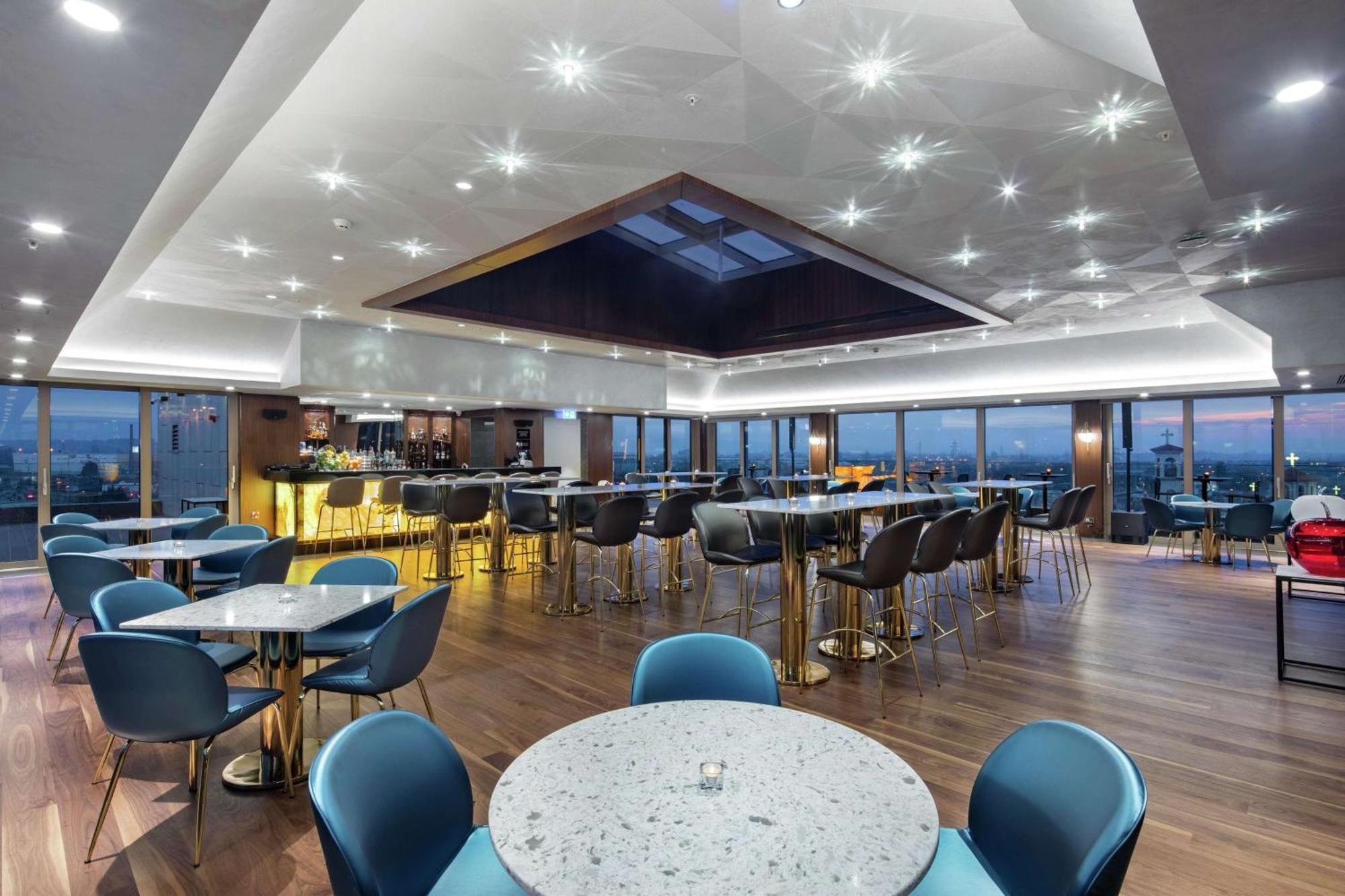 Hotel Doubletree By Hilton Skopje Extérieur photo The Club lounge at London Heathrow Airport