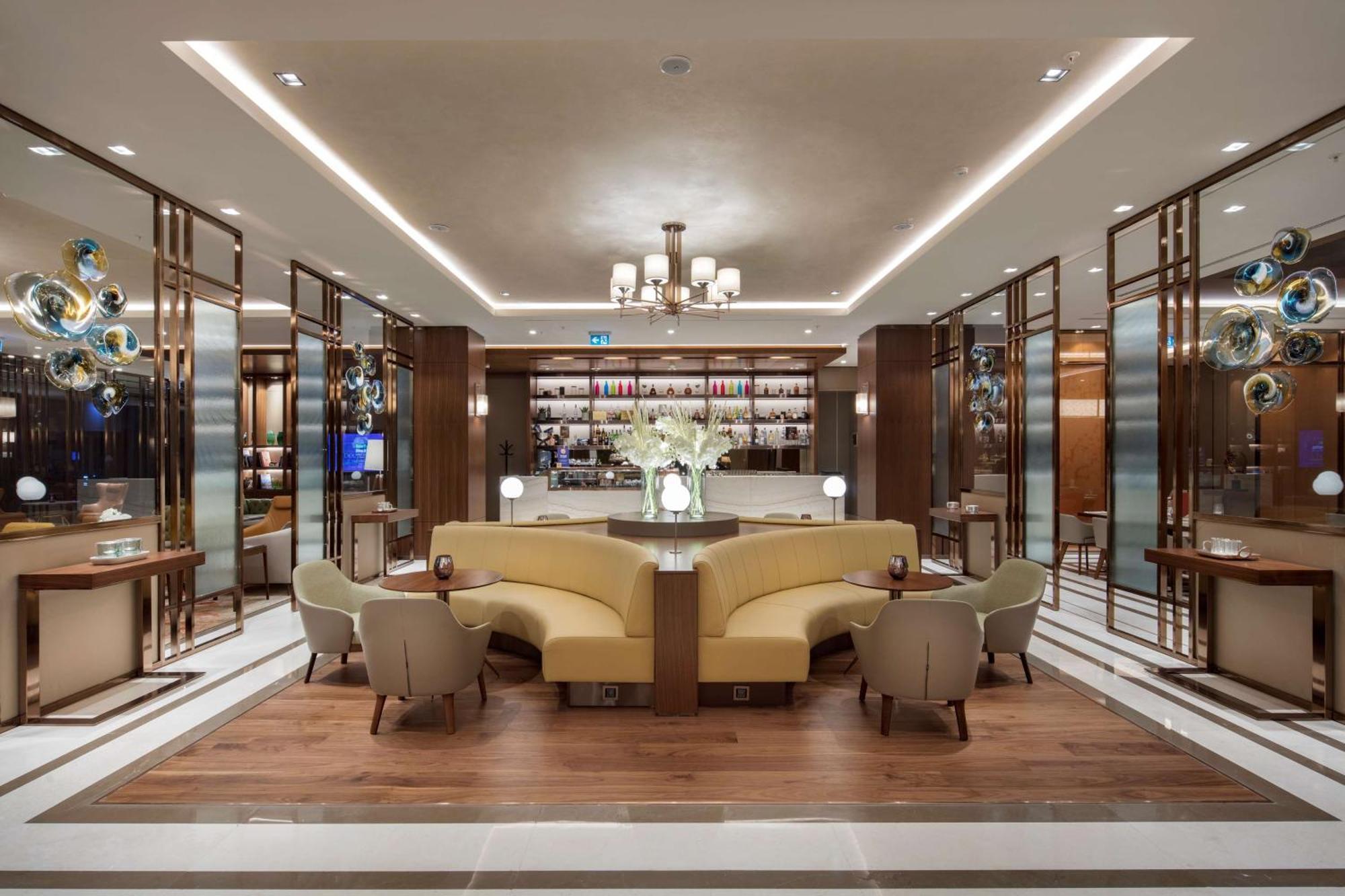 Hotel Doubletree By Hilton Skopje Extérieur photo The lounge at Changi Airport