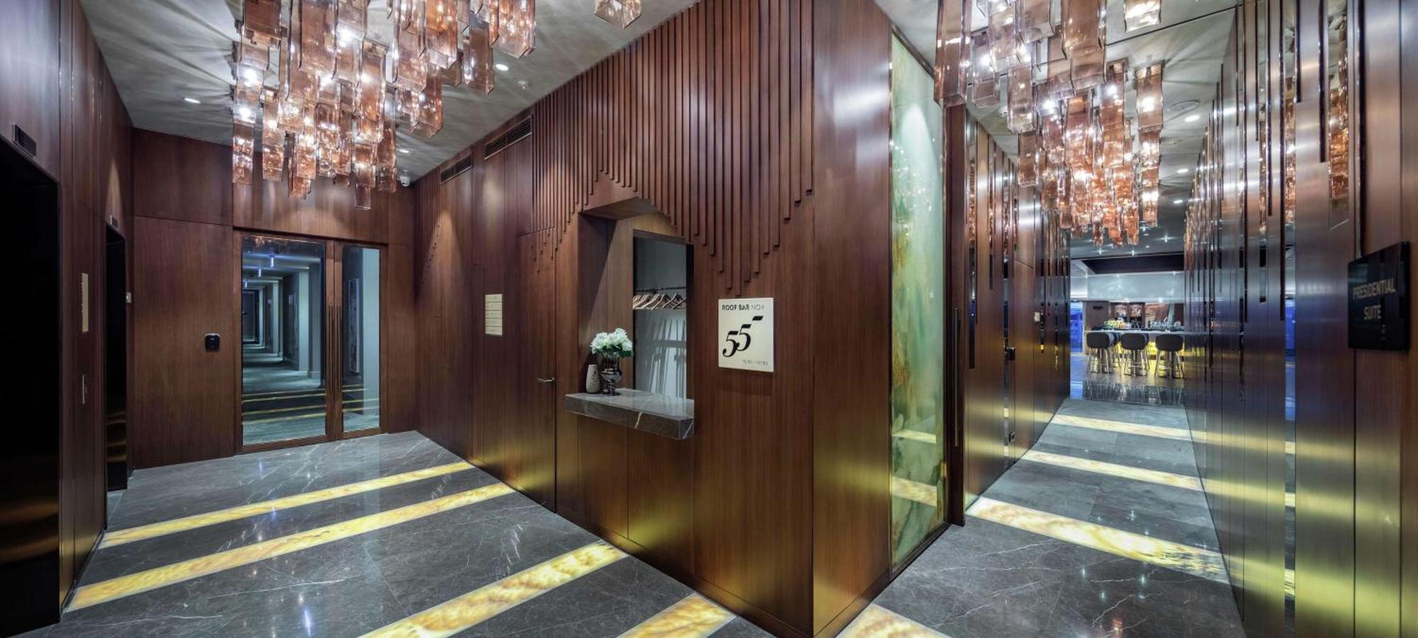 Hotel Doubletree By Hilton Skopje Extérieur photo The 55th floor of the hotel