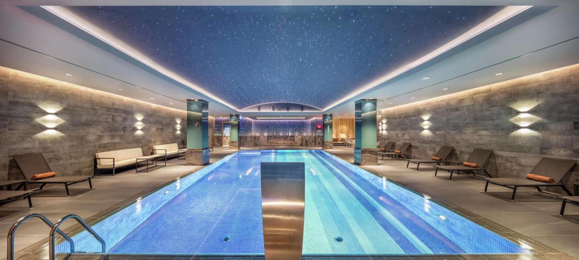 Hotel Doubletree By Hilton Skopje Extérieur photo The pool at The Spa at The Standard East Village