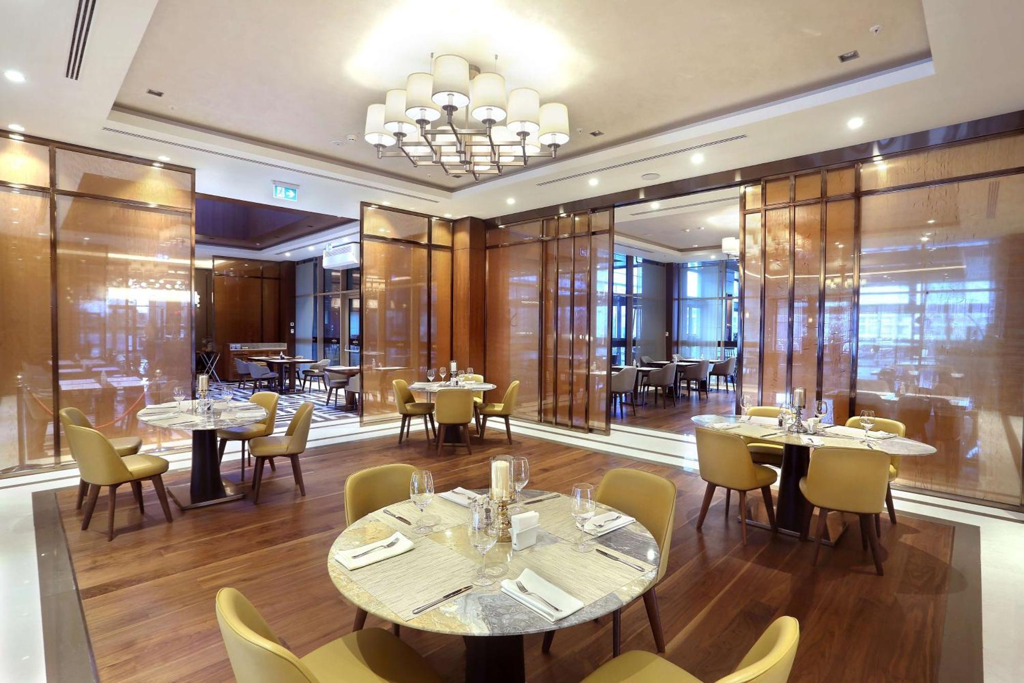 Hotel Doubletree By Hilton Skopje Extérieur photo The restaurant
