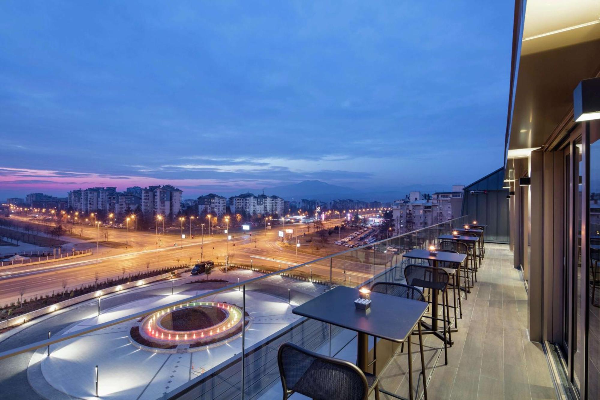 Hotel Doubletree By Hilton Skopje Extérieur photo View from the hotel
