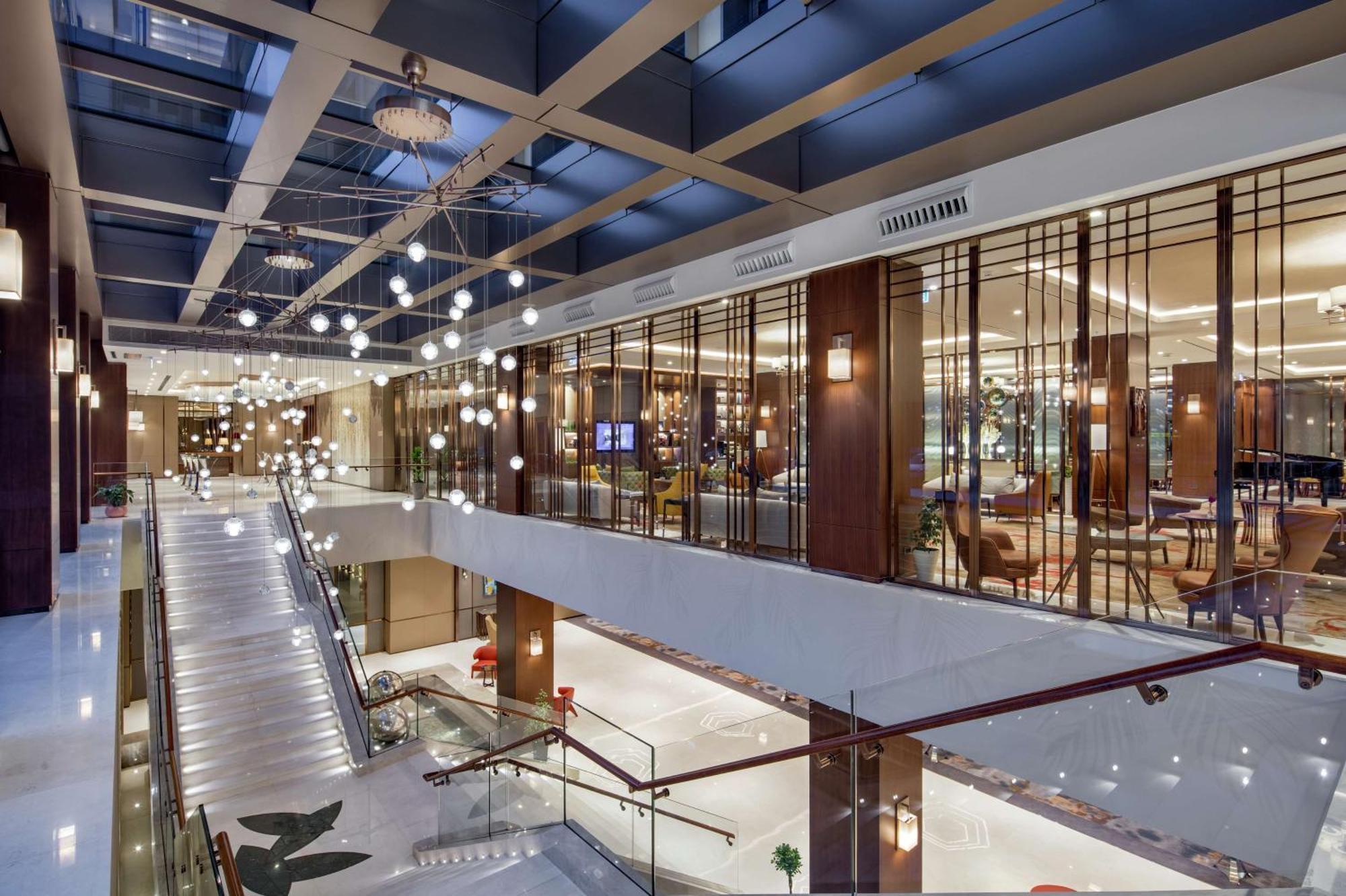 Hotel Doubletree By Hilton Skopje Extérieur photo The interior of the hotel