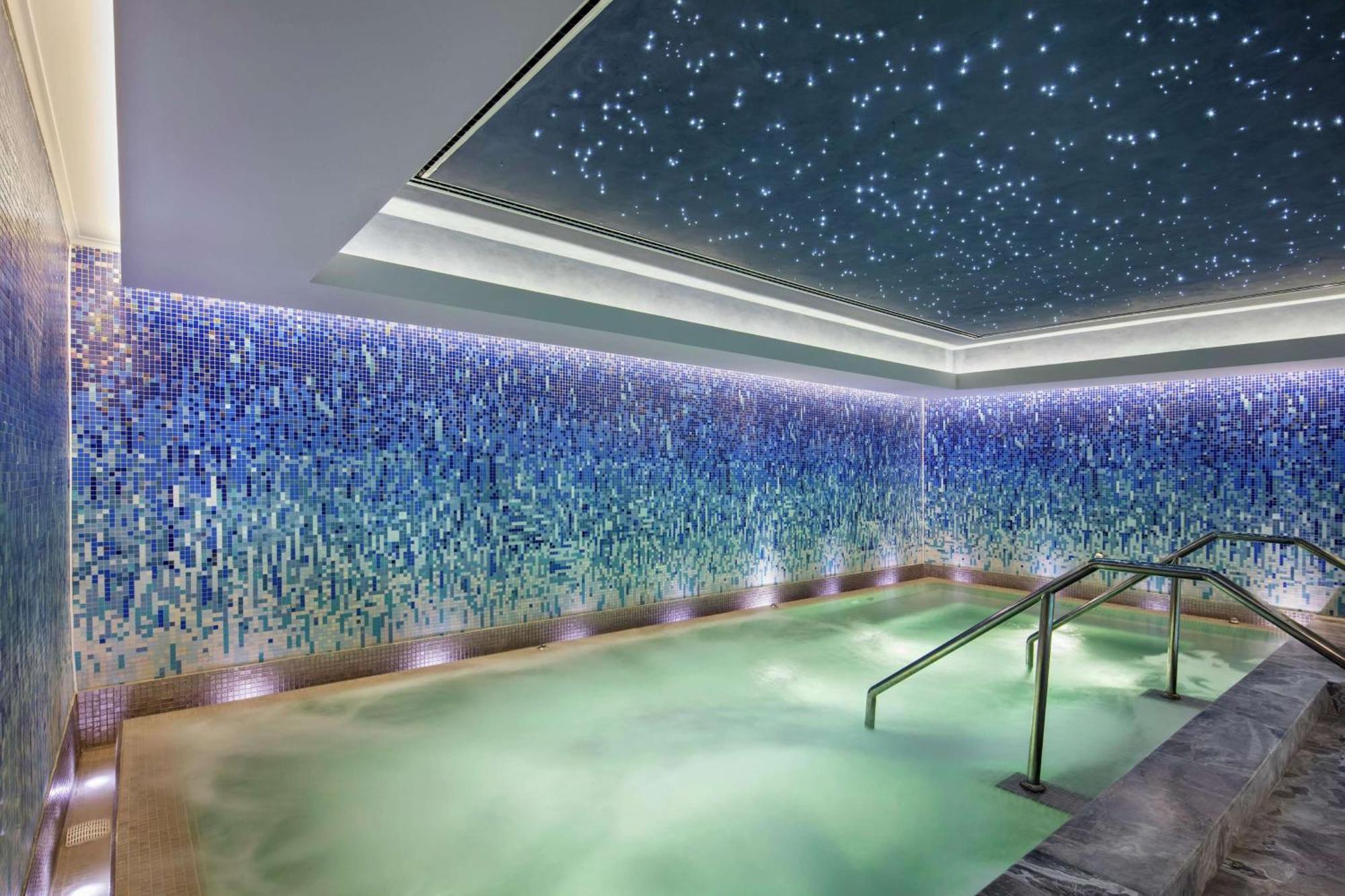 Hotel Doubletree By Hilton Skopje Extérieur photo The spa at The Ivy Spa
